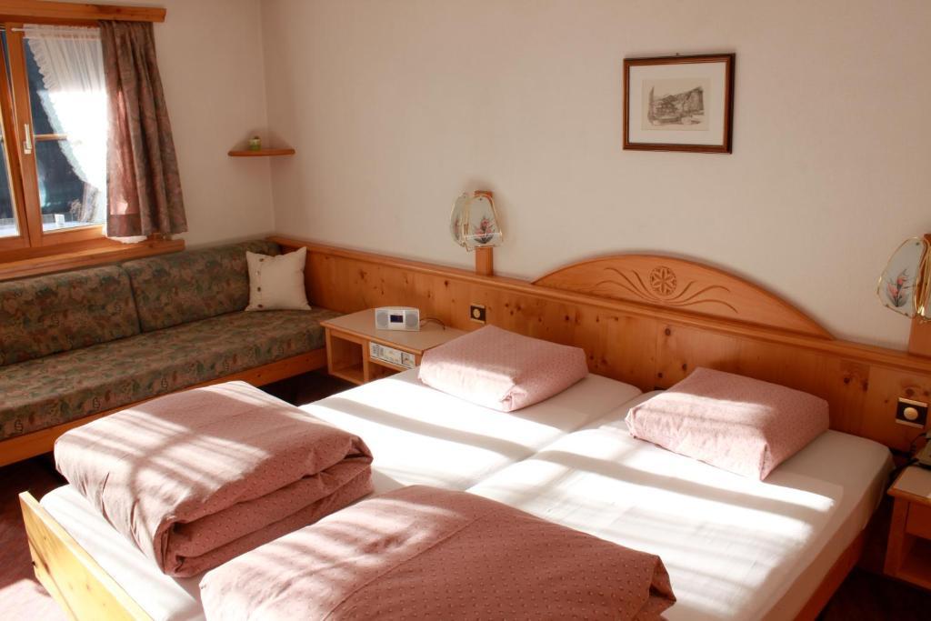 Hotel Soliva Tujetsch Ruang foto