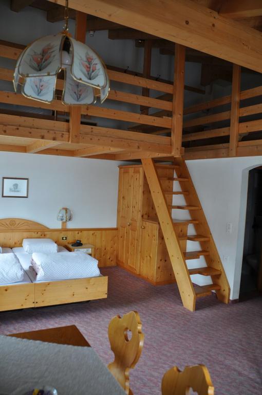 Hotel Soliva Tujetsch Bagian luar foto